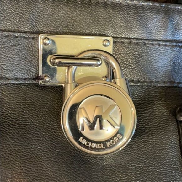 Michael Kors purse (3500) - Picture 2 of 9